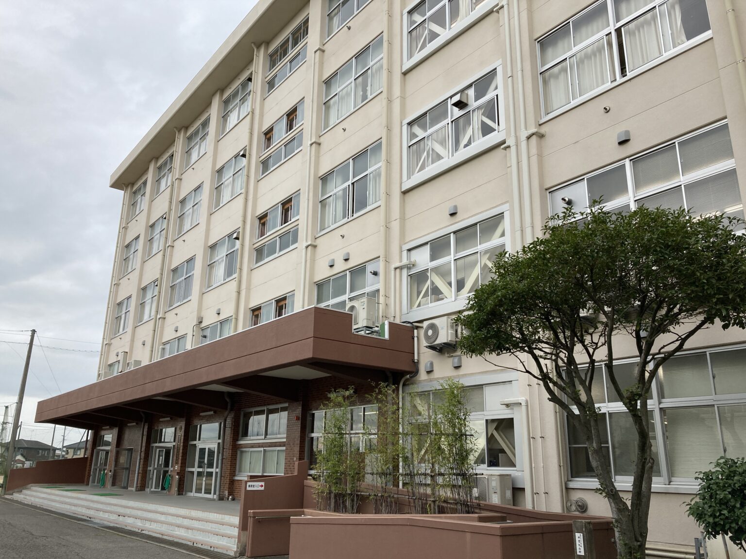 西新発田高校出前授業 高橋なんぐの金曜天国の過去のオープニングトークはラジオクラウドでどうぞ！ 「地産地笑」